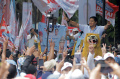 maruarar-naik-sisingaan-hadiri-kampanye-akbar-prabowo-gibran_20240211_181037.jpg