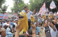 maruarar-naik-sisingaan-hadiri-kampanye-akbar-prabowo-gibran_20240211_181045.jpg