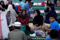 Masjid Raya Bandung Bagikan 1100 Paket Takjil untuk Berbuka Puasa