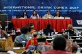 Masyarakat dan Tokoh Hadiri Kongres Dayak Internasional Ke-1