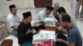 masyarakat-muslim-tunaikan-zakat-fitrah_20220425_150642.jpg