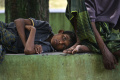 Melihat Aktivitas Pengungsi Rohingya di Penampungan Sementara