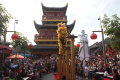 Melihat Atraksi Barongsai Tonggak di Old Shanghai Kelapa Gading