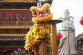 Melihat Atraksi Barongsai Tonggak di Old Shanghai Kelapa Gading
