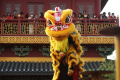 Melihat Atraksi Barongsai Tonggak di Old Shanghai Kelapa Gading