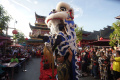 Melihat Atraksi Barongsai Tonggak di Old Shanghai Kelapa Gading