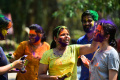 Melihat Festival Holi di India yang Penuh Warna Melihat Festival Holi di India yang Penuh Warna
