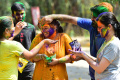 Melihat Festival Holi di India yang Penuh Warna Melihat Festival Holi di India yang Penuh Warna