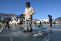 melihat-festival-memancing-di-sungai-beku-hwacheon_20240109_133045.jpg