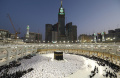 melihat-khusyuknya-ibadah-tanpa-jarak-di-masjidil-haram_20220405_145931.jpg