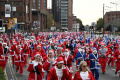 Melihat Lomba Lari Berkostum Santa Claus di Inggris