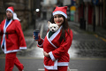 Melihat Lomba Lari Berkostum Santa Claus di Inggris