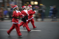 Melihat Lomba Lari Berkostum Santa Claus di Inggris