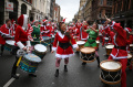 Melihat Lomba Lari Berkostum Santa Claus di Inggris