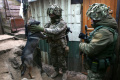 Melihat Parit Perlindungan Pasukan Ukraina