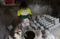 Melihat Pembuatan Celengan Berbahan Gypsum