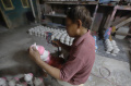 Melihat Pembuatan Celengan Berbahan Gypsum