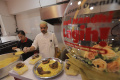 melihat-penyajian-restoran-cepat-saji-ala-timur-tengah_20240311_210758.jpg