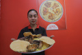 melihat-penyajian-restoran-cepat-saji-ala-timur-tengah_20240311_210933.jpg