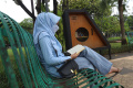 Melihat Perpustakaan Mini di Taman Menteng Jakarta