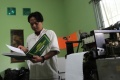Melihat Produksi Al Quran Braile