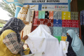 Melihat Proses Pembuatan Batik Serasan