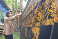 Melihat Proses Pembuatan Batik Serasan