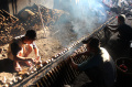 Melihat Proses Pembuatan Lemang