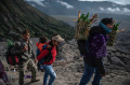Melihat Ritual Adat Yadnya Kasada Suku Tengger di Bromo