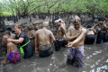 Melihat Tradisi Mandi Lumpur Setelah Nyepi di Bali