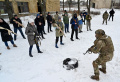 Melihat Warga Sipil Ukraina Berlatih Militer