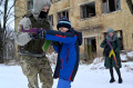 Melihat Warga Sipil Ukraina Berlatih Militer
