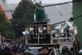 memaksa-masuk-ke-dpr-mahasiswa-saling-dorong-dengan-polisi_20240816_203225.jpg