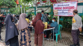 Mengantri Operasi Pasar Minyak Goreng Tangsel
