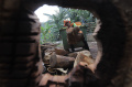mengubah-limbah-kayu-jadi-barang-bernilai-jual_20231125_203506.jpg