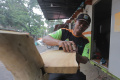 mengubah-limbah-kayu-jadi-barang-bernilai-jual_20231125_204114.jpg
