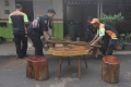 mengubah-limbah-kayu-jadi-barang-bernilai-jual_20231125_204202.jpg
