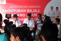 Menhub Budi Nongkrong Bareng Supir Bajaj dan Pedagang Ayam