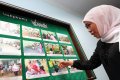 Mensos Khofifah Indar Parawansa Tengok TKI