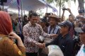 mentan-amran-panen-raya-padi-di-karawang_20150925_182211.jpg