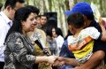 Menteri PMK dan Presiden Bagikan KIS di Deli Serdang