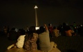 Menyaksikan Gerhana Bulan di Monas