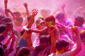 Merasakan Kemeriahan Festival Holi
