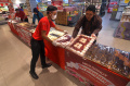 Meriahkan HUT ke-78 RI Hypermart Rangkai Mini Donat Sepanjang 1 Km