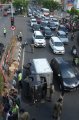 Mobil Box Terguling di Surabaya