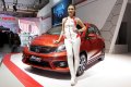 Model Seksi Tawarkan Honda All Brio RS di Pameran IIMS 2016