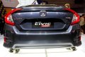 model-seksi-tawarkan-honda-all-new-civic-di-pameran-iims-2016_20160408_130108.jpg
