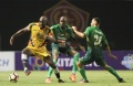 Mohamed Lamine Sissoko Dihadang Dua Pamain PS TNI