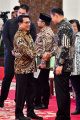 momen-moeldoko-dan-ahy-bersalaman-di-sidang-kabinet-jokowi_20240226_153913.jpg