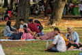 Monas Diserbu Warga Jelang Tahun Baru